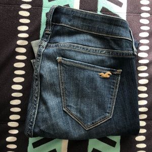 DARK WASH HOLLISTER JEANS